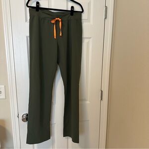 FIGS Livingston Basic Scrub Pant Size M Long Color Moss